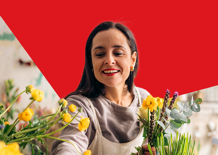 Photo of a florist happy she chose National Bank’s banking solutions for businesses 