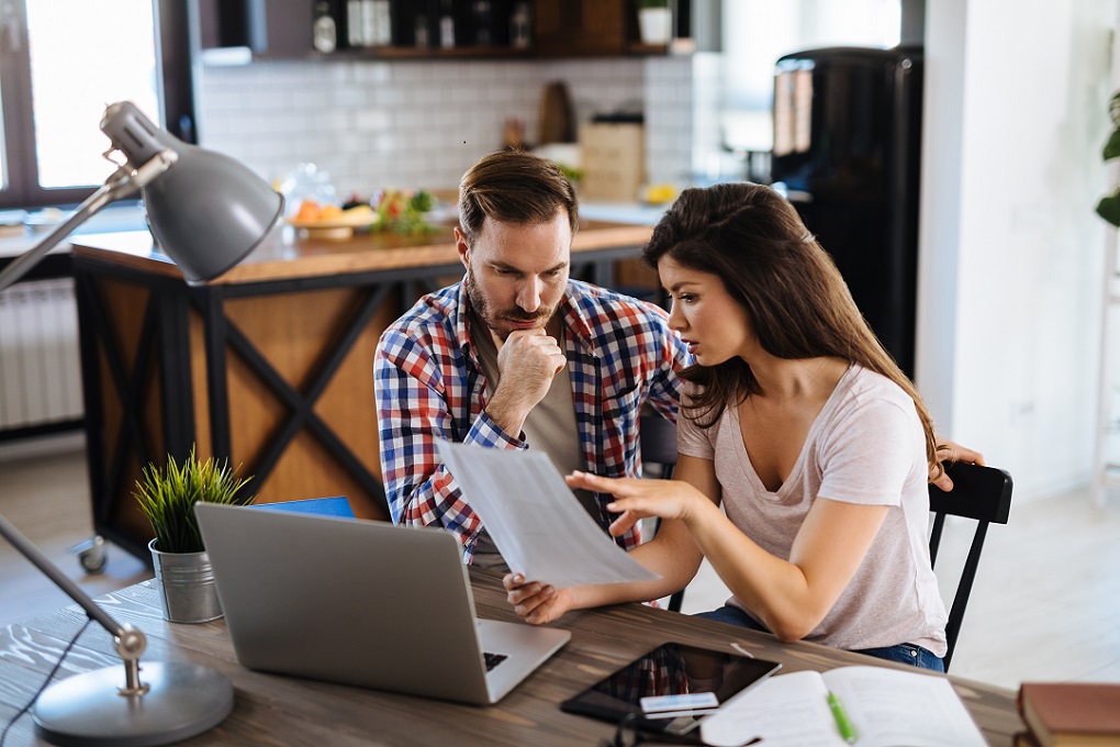 Couple analyzes state finances, sitting at the kitchen table