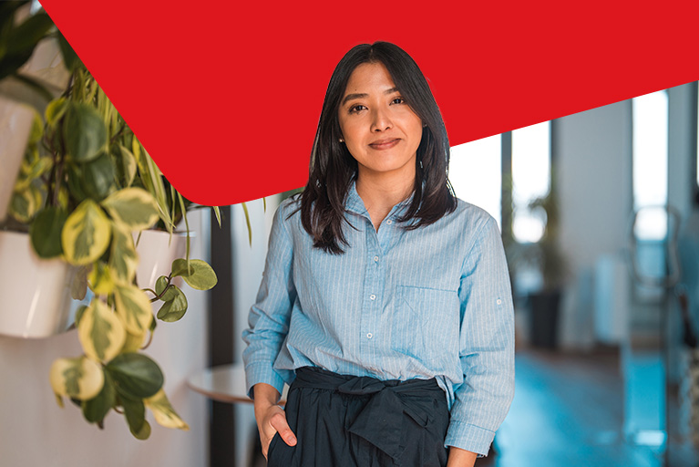 Photo of person taking advantage of National Bank’s offer for professionals in architecture