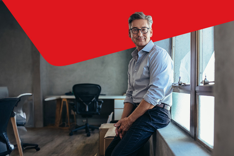 Photo of person taking advantage of National Bank’s offer for financial professionals