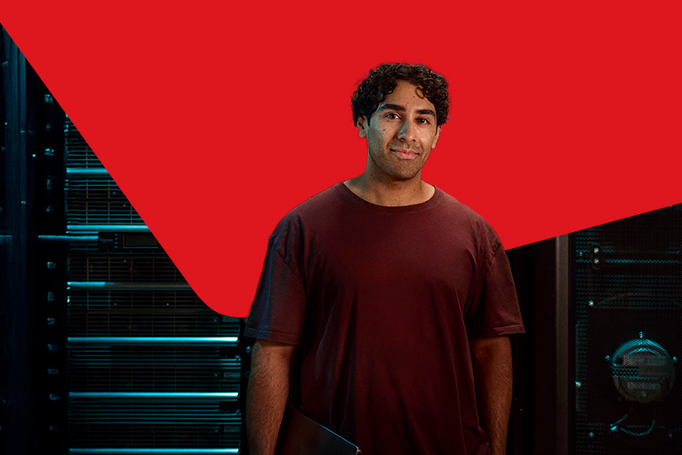 Photo of person taking advantage of National Bank’s offer for IT professionals